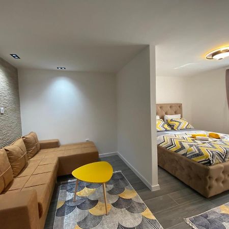 Vucinic Studio Apartment ツェティニェ エクステリア 写真