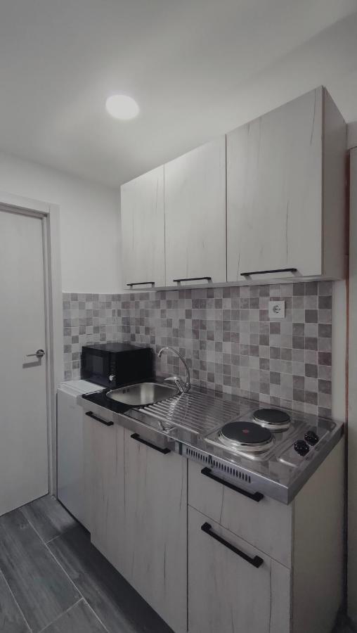 Vucinic Studio Apartment ツェティニェ エクステリア 写真
