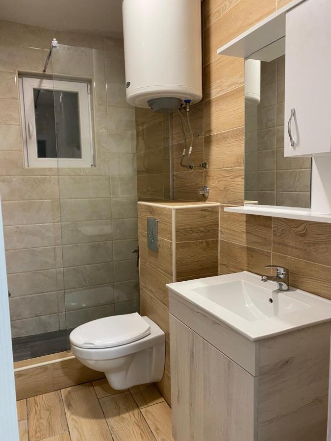 Vucinic Studio Apartment ツェティニェ エクステリア 写真