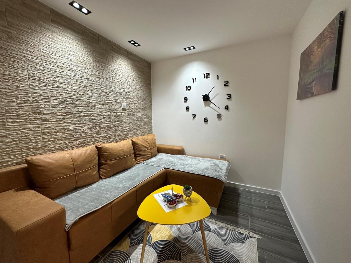 Vucinic Studio Apartment ツェティニェ エクステリア 写真