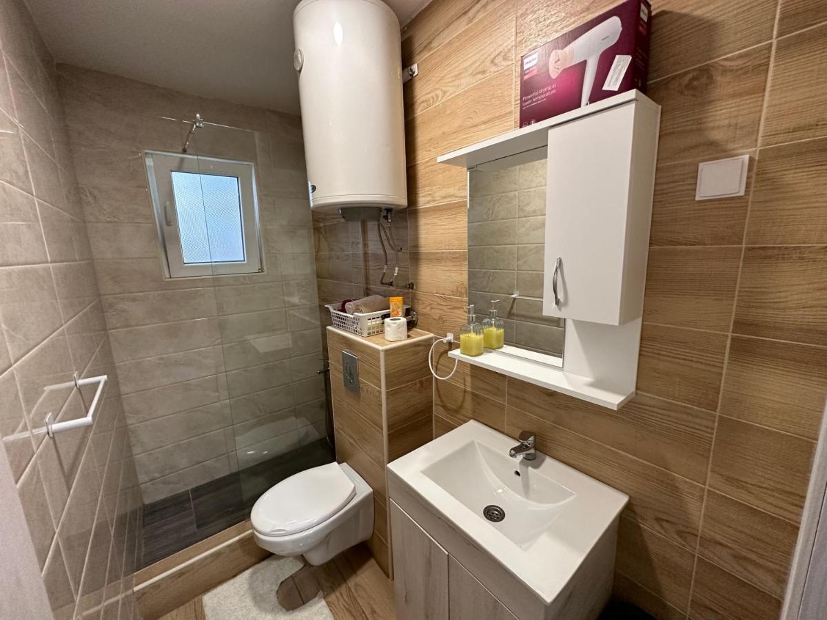 Vucinic Studio Apartment ツェティニェ エクステリア 写真